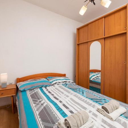 Cozy Apartment In Fazana With Kitchen Exterior foto